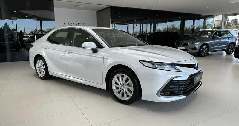 Toyota Camry cena 134900 przebieg: 28148, rok produkcji 2021 z Trzcińsko-Zdrój małe 781
